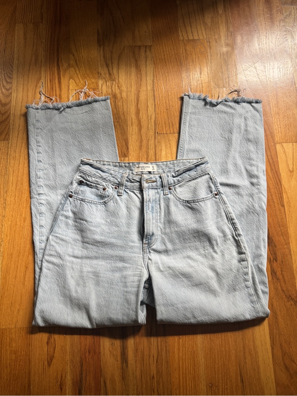 Abercrombie & Fitch Curve Love Light Blue Loose High Rise Jeans Size 27